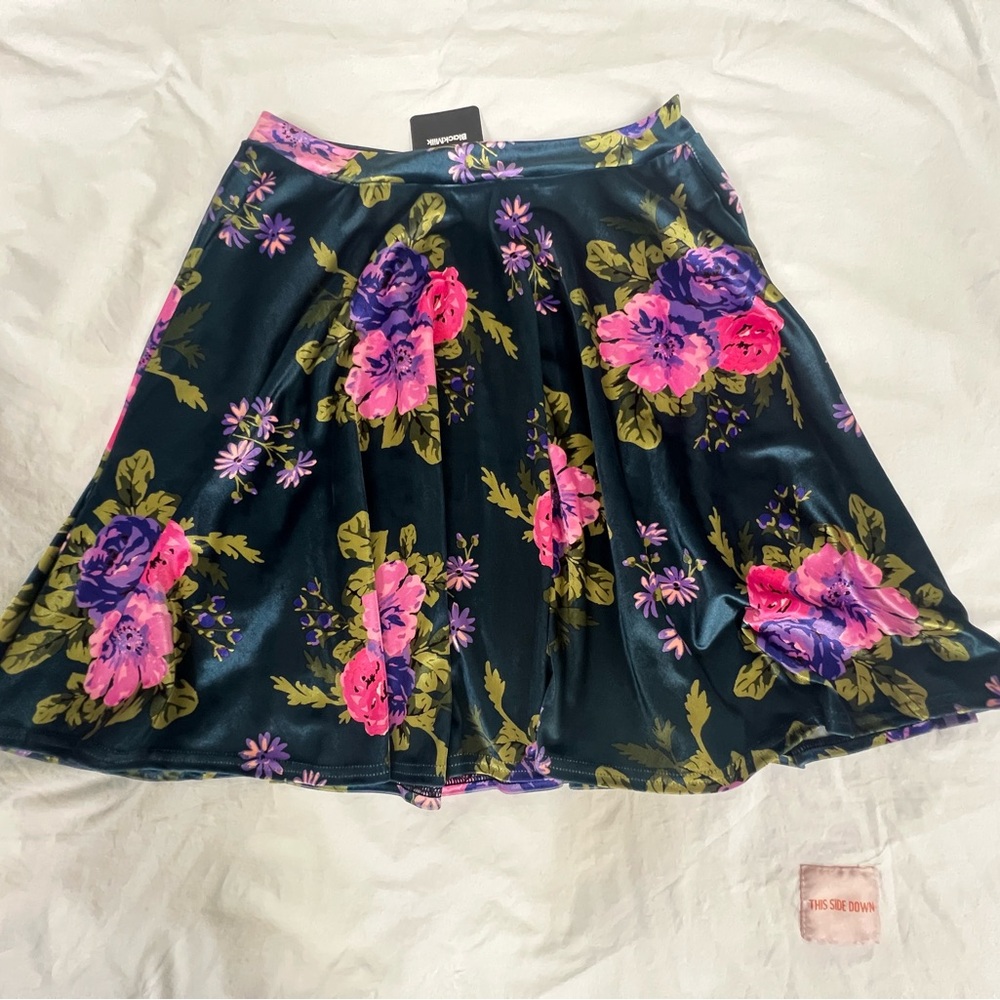 Blackmilk and has Pockets :) BNWT Velvet skirt